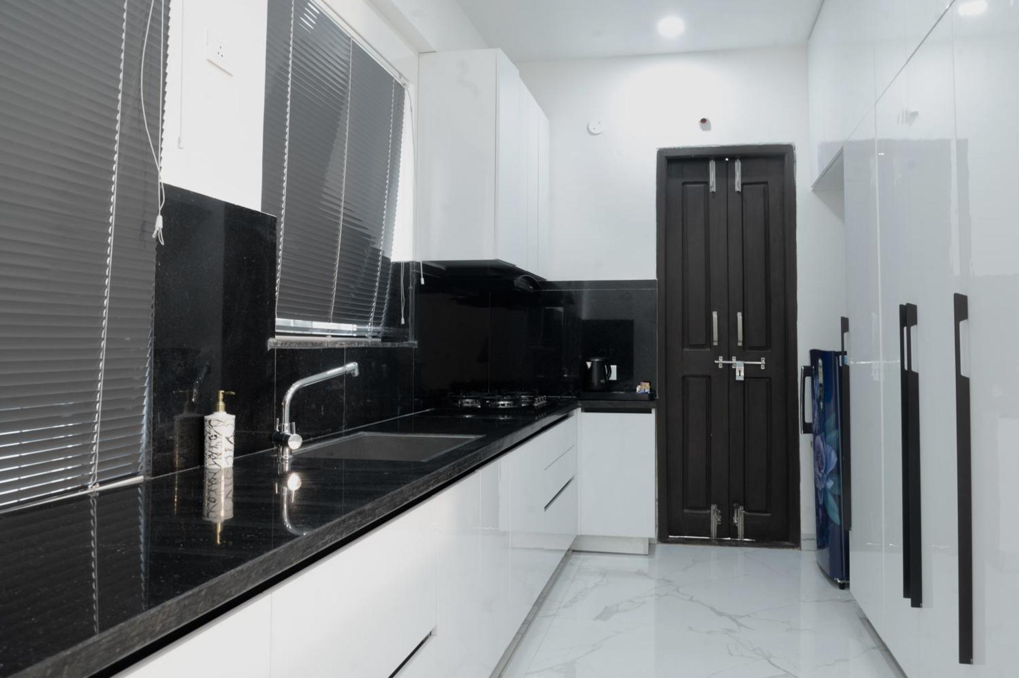היידראבד The Balcony Suites מראה חיצוני תמונה